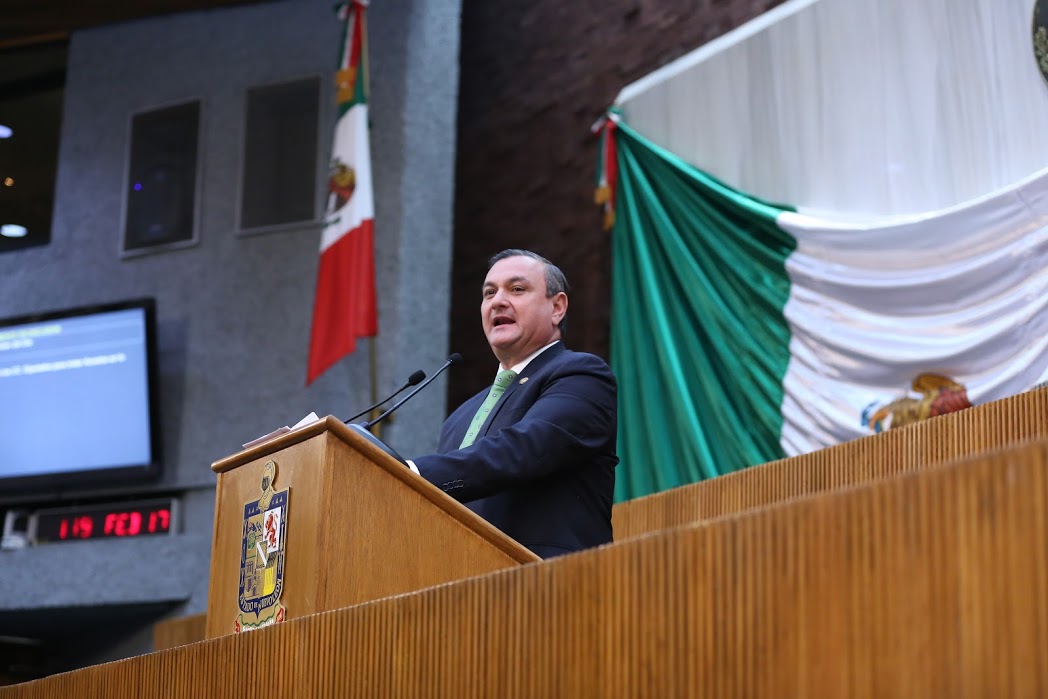 El diputado del PRI, Héctor García, presentó el exhorto. 