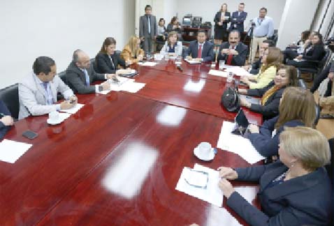 El titular de la dependencia se reunió con diputados locales. 