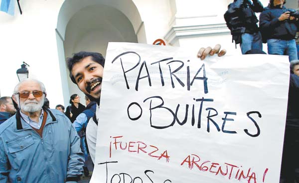 En 2014 el gobierno de Cristina Fernández catalogó a los "holdouts" como “buitres” y “terroristas financieros”. 