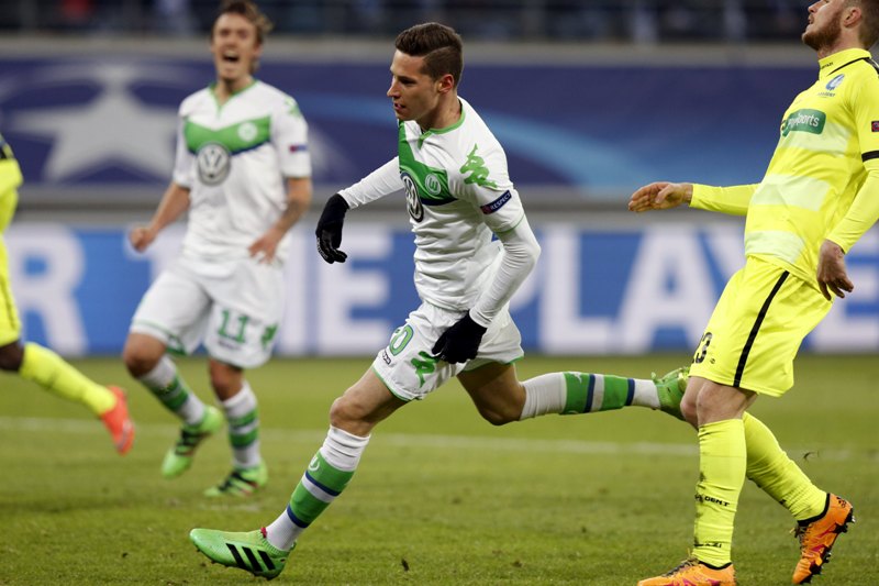 Julian Draxler celebra uno de sus goles 