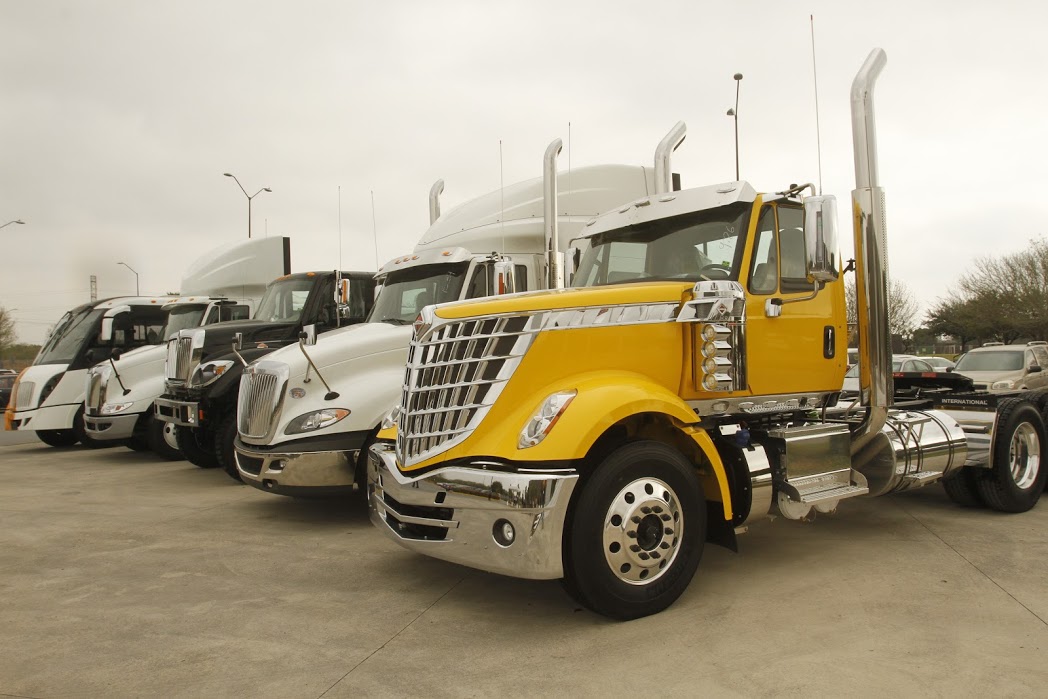 Navistar inició con una plantilla de personal de 10 trabajadores, hoy laboran más de tres mil personas.