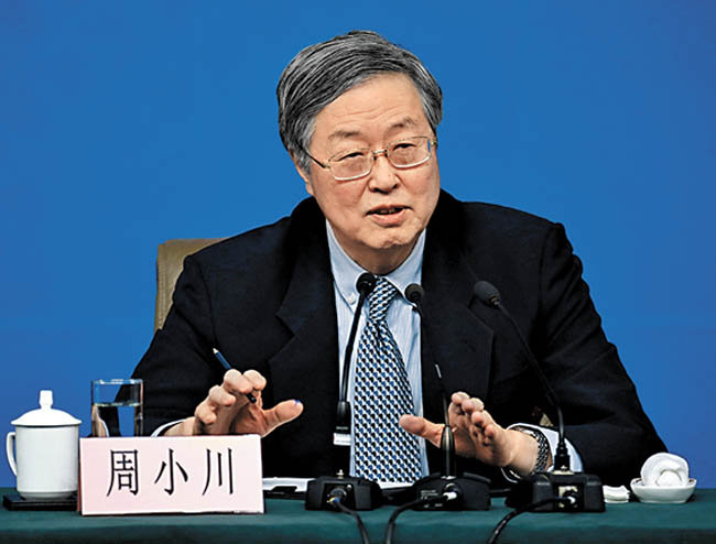 Zhou Xiaochuan, gobernador del banco central.  