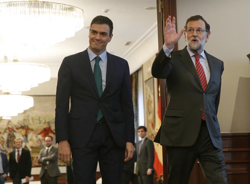 Pedro Sánchez, antes de su reunión con el presidente del gobierno, Mariano Rajoy, con el que ha rechazado gobernar en una "gran coalición"