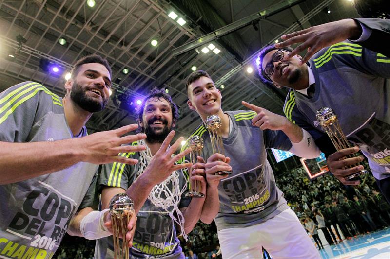Jugadores del Real Madrid celebran 