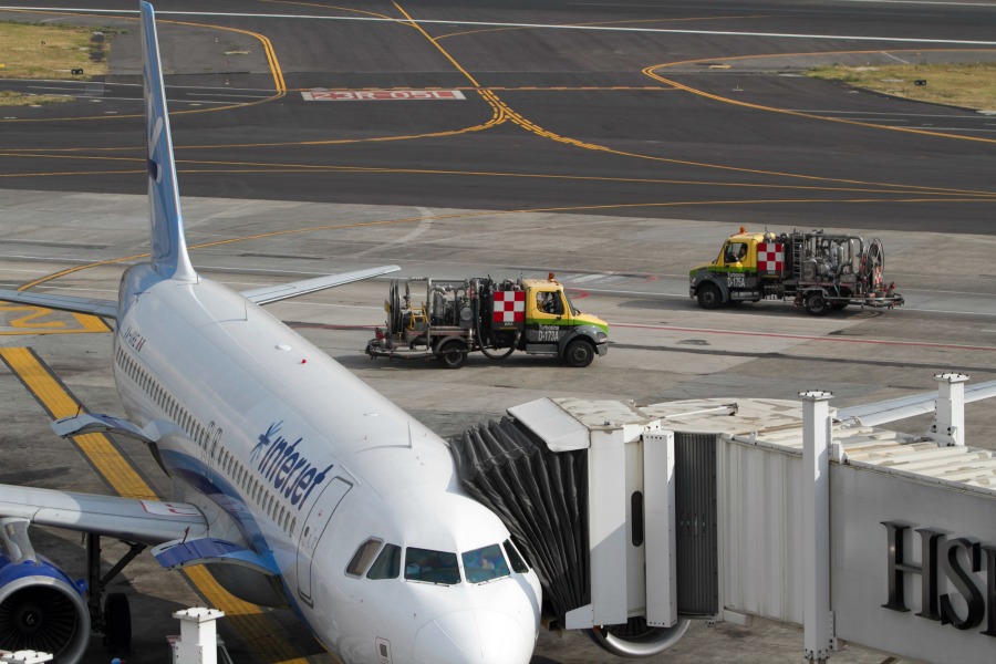 La Asociación Internacional de Transporte Aéreo señaló que ante la baja en el precio del petróleo se prevé que en 2016 haya disminuciones en las tarif