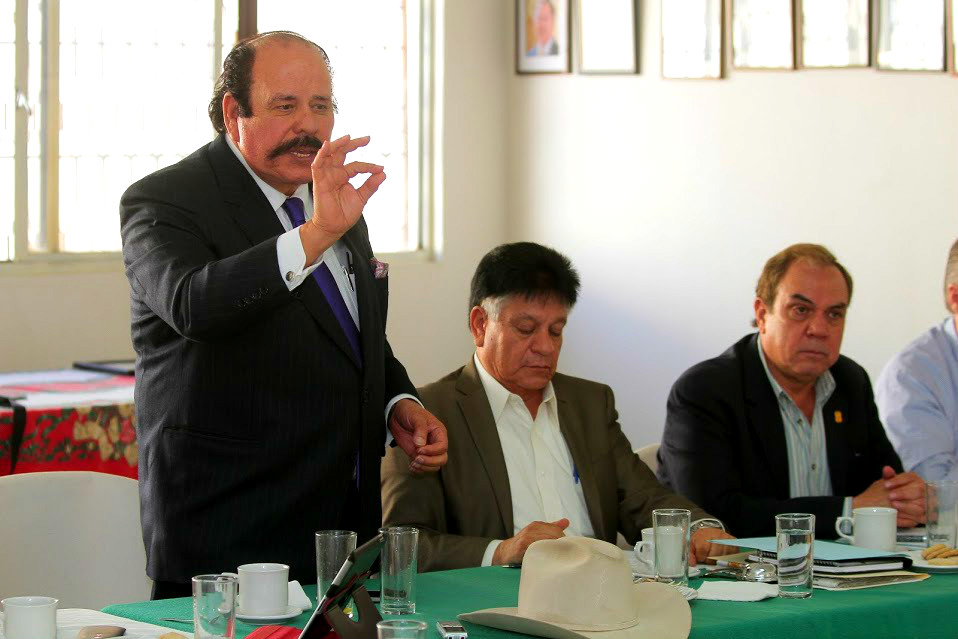 El empresario Armando Guadiana estuvo presente en la reunión ordinaria del Consejo Lagunero de la Iniciativa Privada.