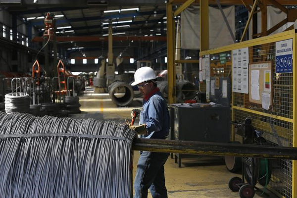 El INEGI informó que la economía mexicana creció 2.5%, en el trimestre octubre-diciembre de 2015 con relación al mismo trimestre de 2014.