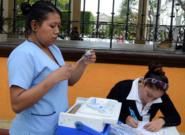 La Secretaría de Salud de la CdMx informó que cuenta con abasto suficiente del medicamento Oseltamivir (Tamiflu) para tratar la influenza.