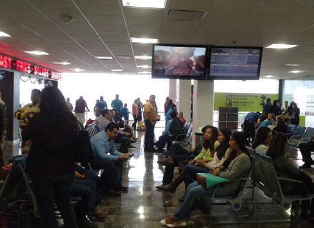 Va en incremento el número de personas que se trasladan por avión.