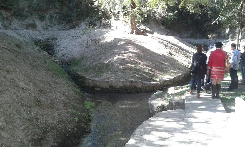 Se visitaron lugares como el Manantial de los Terrones que se verían seriamente afectados de concretarse las construcciones en los predios aledaños.