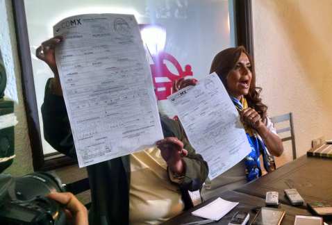 Comerciantes de El Oro aseguraron que tienen permisos de la delegación Cuauhtémoc para trabajar en el bazar de ese nombre.