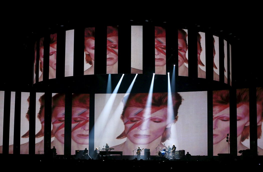 Lorde le rindió homenaje a David Bowie. 