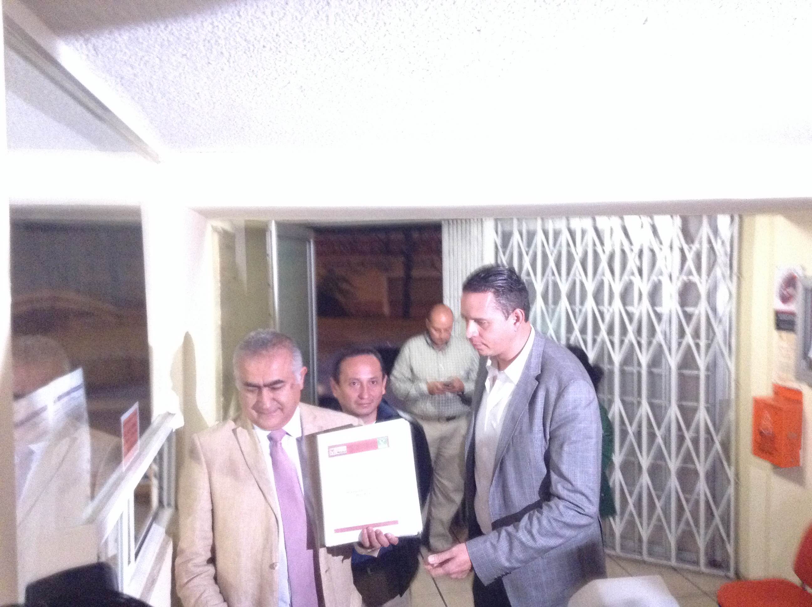En el último minuto para el registro de las alianzas, el PRI y el Verde hicieron su registro. 