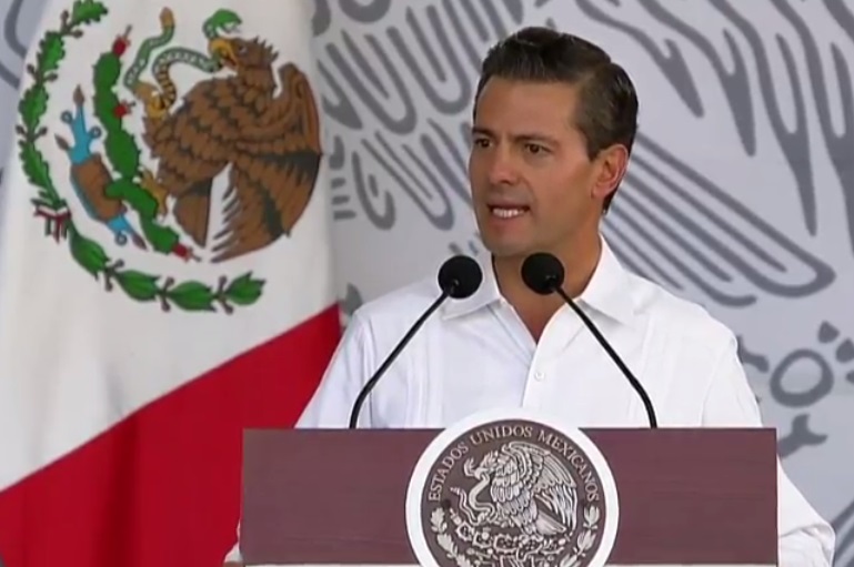El presidente Enrique Peña Nieto en la ceremonia del 195 aniversario del Día de la Bandera.