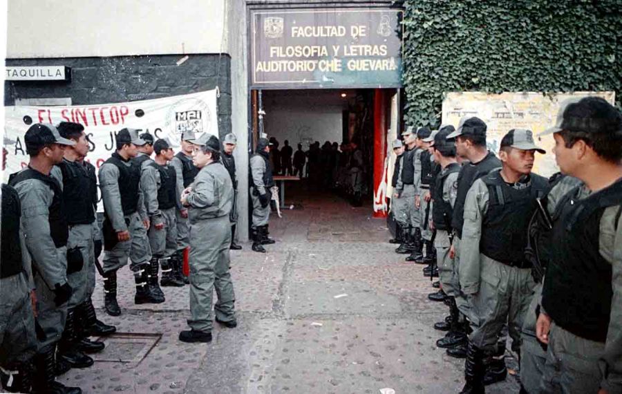 El auditorio "Che Guevara" antes y después de la ocupación- Grupo Milenio