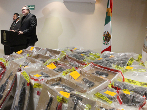 En los cateos fueron aseguradas armas de diferentes calibres. 