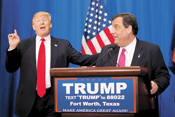 Donald Trump y Chris Chistie ayer en Fort Worth, Texas.