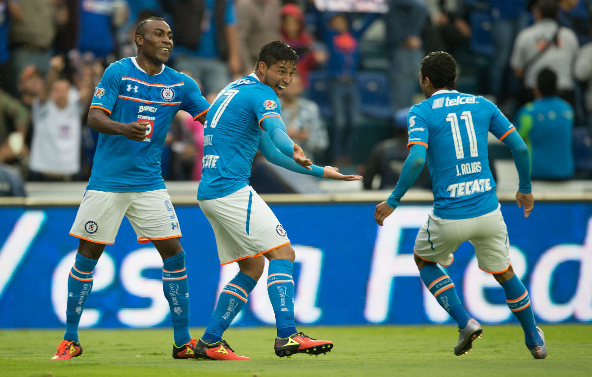 Jorge Benítez festeja su segundo tanto con Guerrón y Rojas