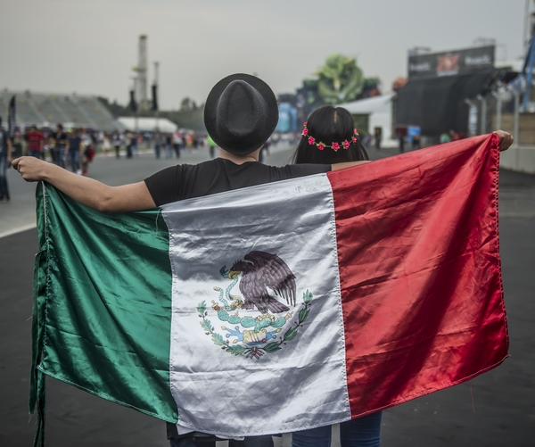 La bandera mexicana lució en el evento. 