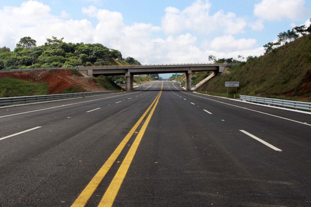 En los tres años de la actual administración, la Secretaría de Comunicaciones y Transportes ha invertido el presupuesto en 20 de 52 autopistas y en má