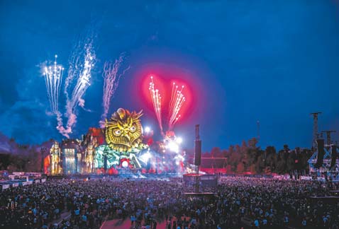 El búho testificó el gran ambiente que se generó en la cita con la música electrónica.