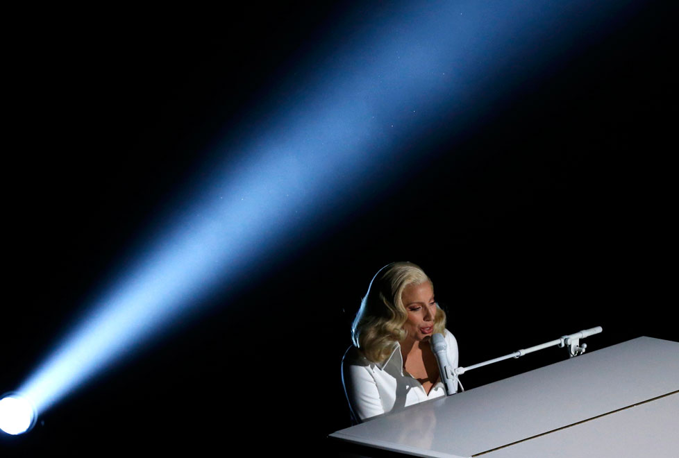 Lady Gaga interpreta la canción de la película The Hunting Ground