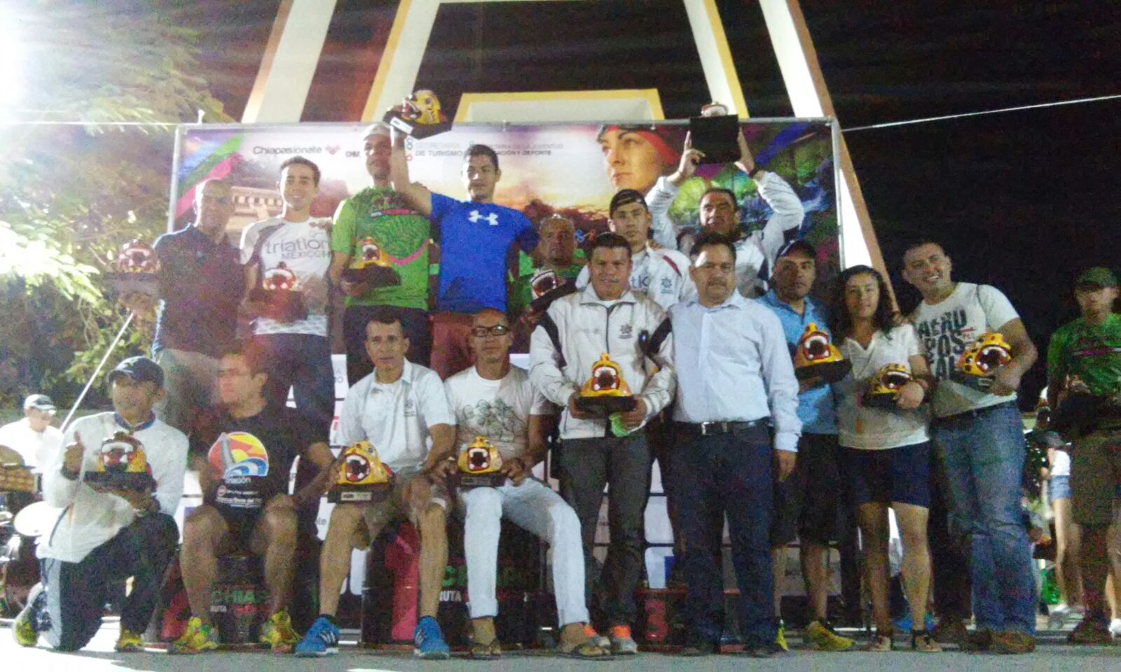 Triunfa equipo de triatlón de la Policía Federal