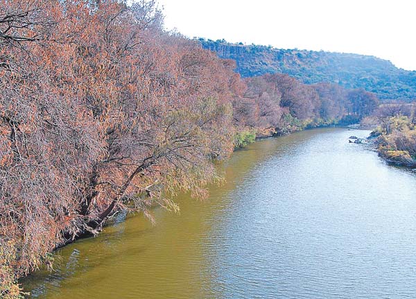 Buscan negociar el uso de aguas superficiales del Río Verde para sustituir el acuerdo de 2005.