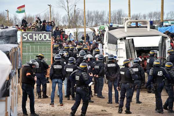 El desmantelamiento del campo de refugiados se realizó bajo un fuerte operativo de seguridad.