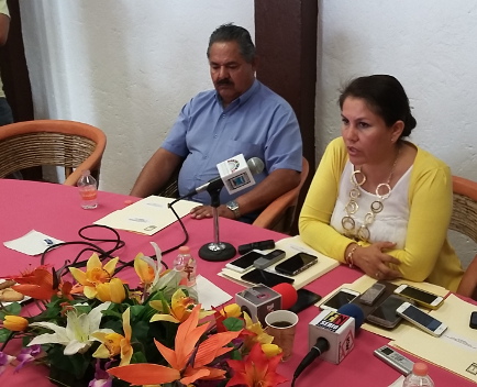 Hortencia Figueroa Peralta, diputada perredista y presidenta de la Junta Política y de Gobierno. 