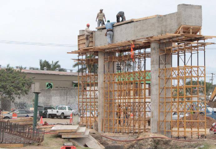 Obras como el desnivel del Barquito le dan un respiro a los trabajadores.
