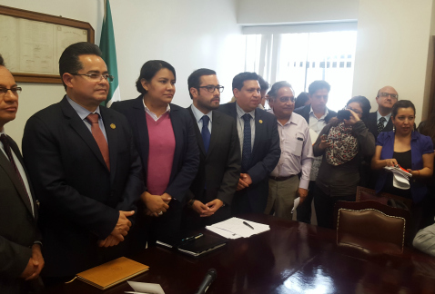Representantes de la ALDF, la CDHDF, el InfoDF y el Copred instalaron una mesa de trabajo, donde elaboran un protocolo para funcionarios de la Ciudad 
