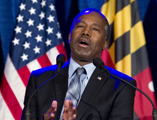 Ben Carson habla anoche en un acto electoral ante sus simpatizantes en Baltimore