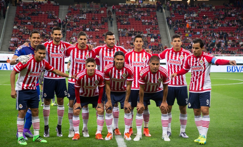 Uno de los once titurales de Chivas 