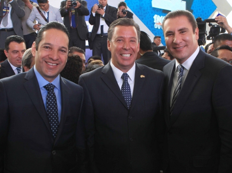 Los gobernadores de Guanajuato, Miguel Márquez Márquez, (al centro), el de Puebla, Rafael Moreno Valle (a la derecha) y Francisco Domínguez (a la izqu