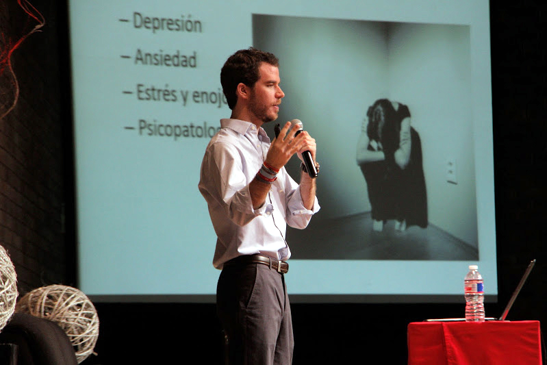 Imparten plática de Psicología positiva en la Ibero.