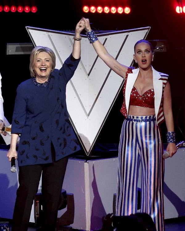 Katy Perry con Hillary Clinton.