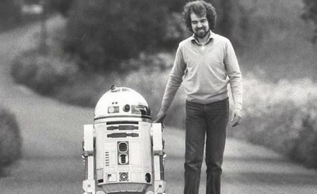 Tony Dyson y el famoso robot. 