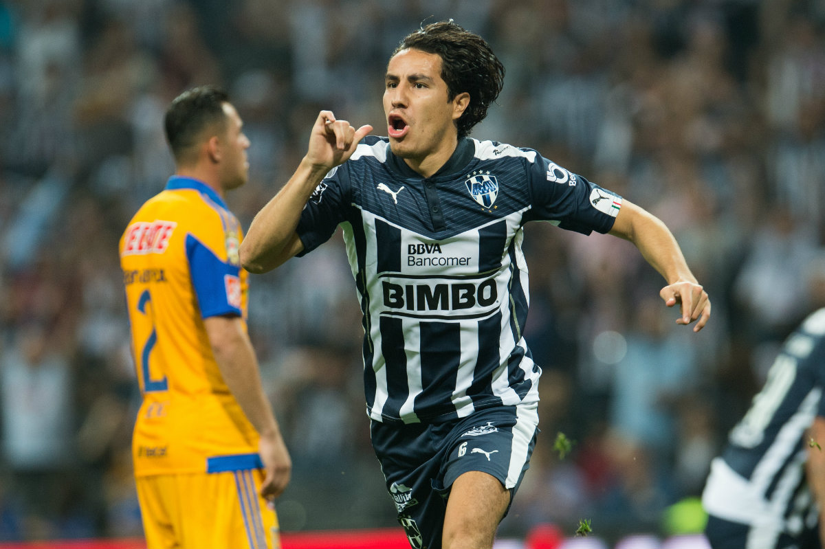 Efraín Juárez marca el primero para los Rayados