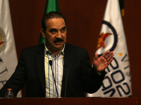 El funcionario estatal insistió en que las encuestas de los diputados están sesgadas.