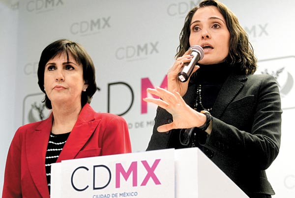 Las titulares de Gobierno y de Medio Ambiente, durante la conferencia de prensa.
