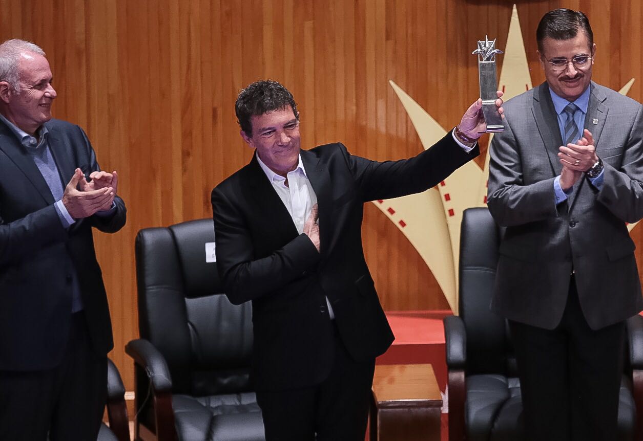 El actor y director español Antonio Banderas recibió el Mayahuel Iberoamericano