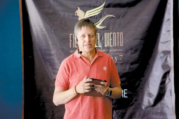 Adelantó que el titulo aún no está definido, pero lo editará Planeta.