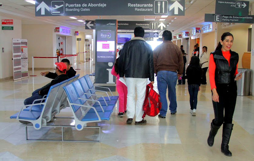 Aterrizan 2 vuelos que iban a Monterrey en Torreón por mal clima.