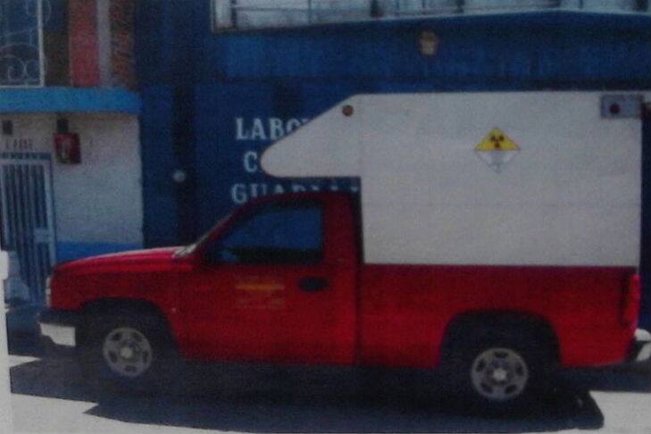 La camioneta se localizó en el Estado de México, pero se desconoce el paradero del iridio. 