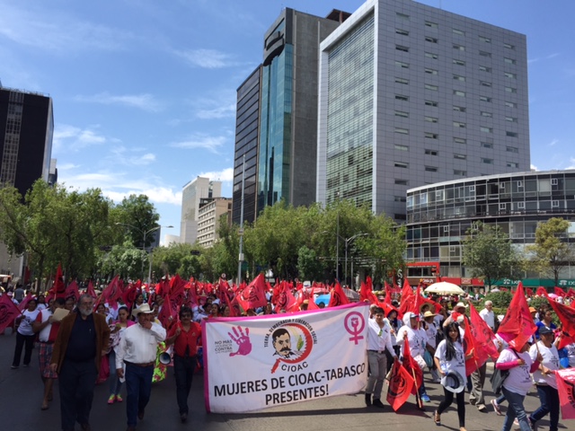 Alrededor de 10 mil mujeres marcharon del Monumento a la Revolución a Gobernación.