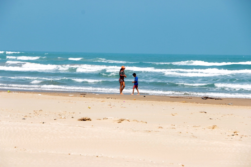 La playa ya empieza a recibir visitantes; el año pasado se recibieron 60 mil turistas durante la Semana Mayor.