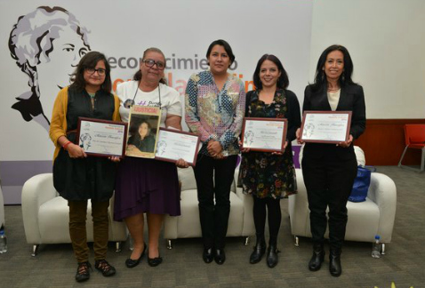 La presidenta de la Comisión de Derechos Humanos de la Ciudad de México, Perla Gómez, entregó el premio Hermila Galindo 2016, que reconoce el impulso 