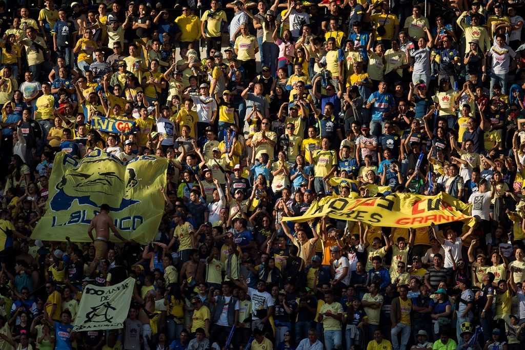 Afición del América en el Azteca durante el homenaje a Cuauhtémoc Blanco