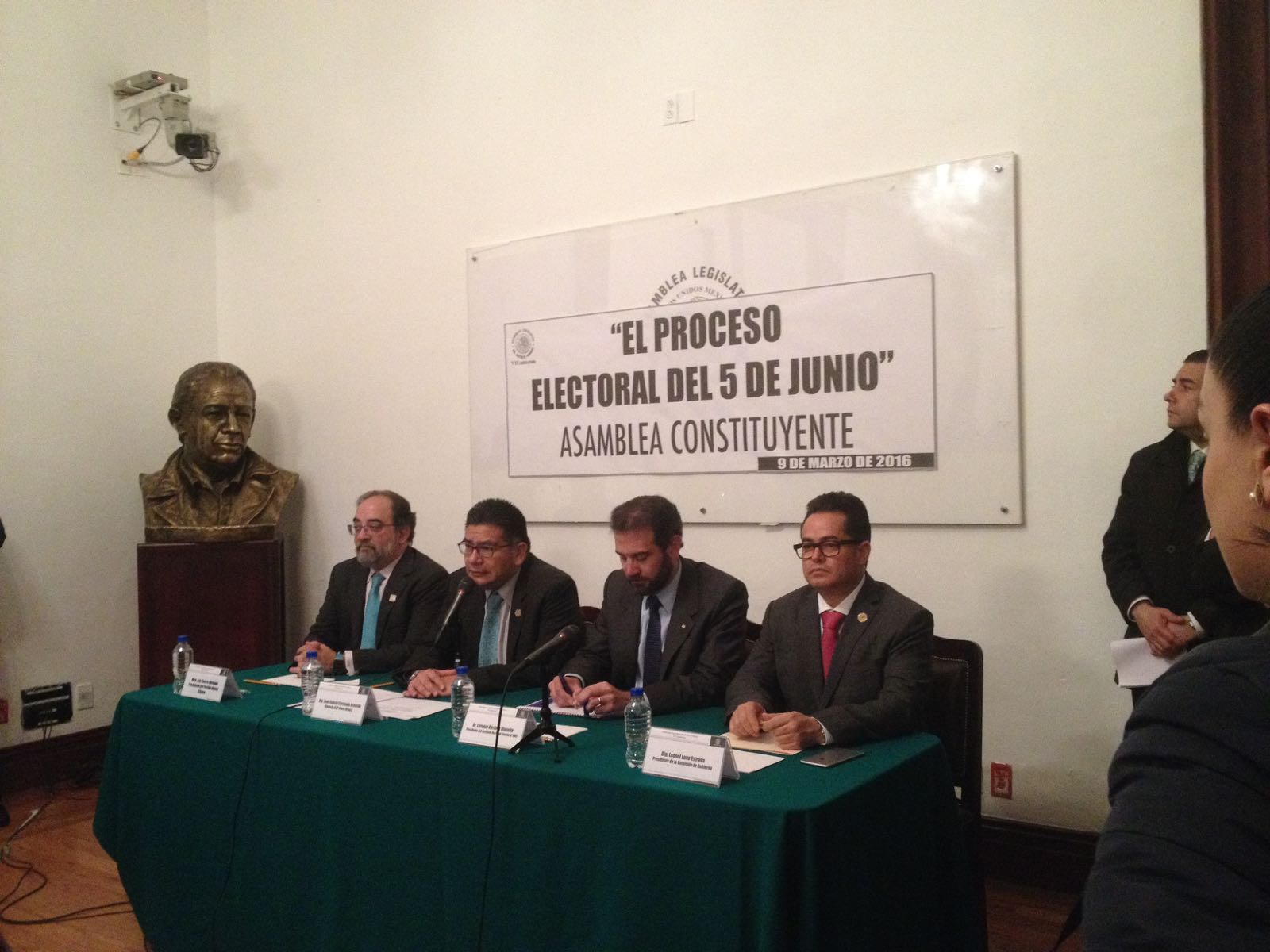 Lorenzo Córdova participó en un foro un foro "El Proceso Electoral del 5 de Junio: Asamblea Constituyente", realizado en la ALDF.